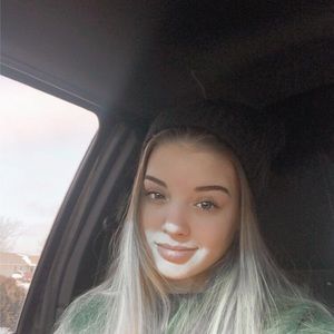 Meet your Posher, Ella